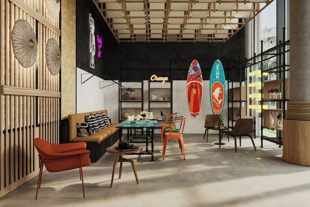 Moxy Nice 2