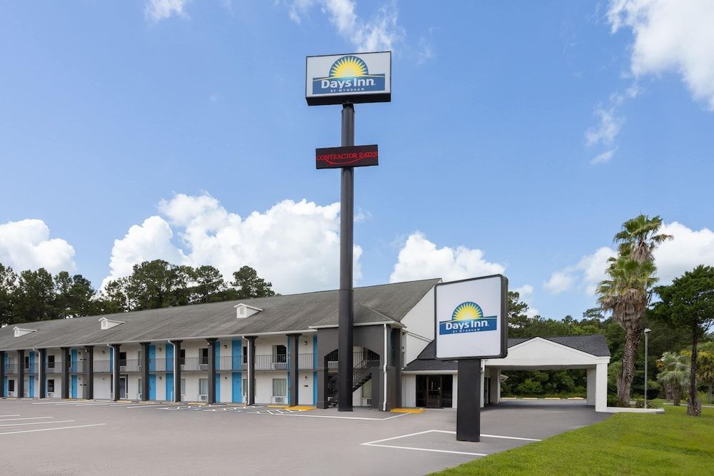 Days Inn by Wyndham Hardeeville Near Hilton Head 1
