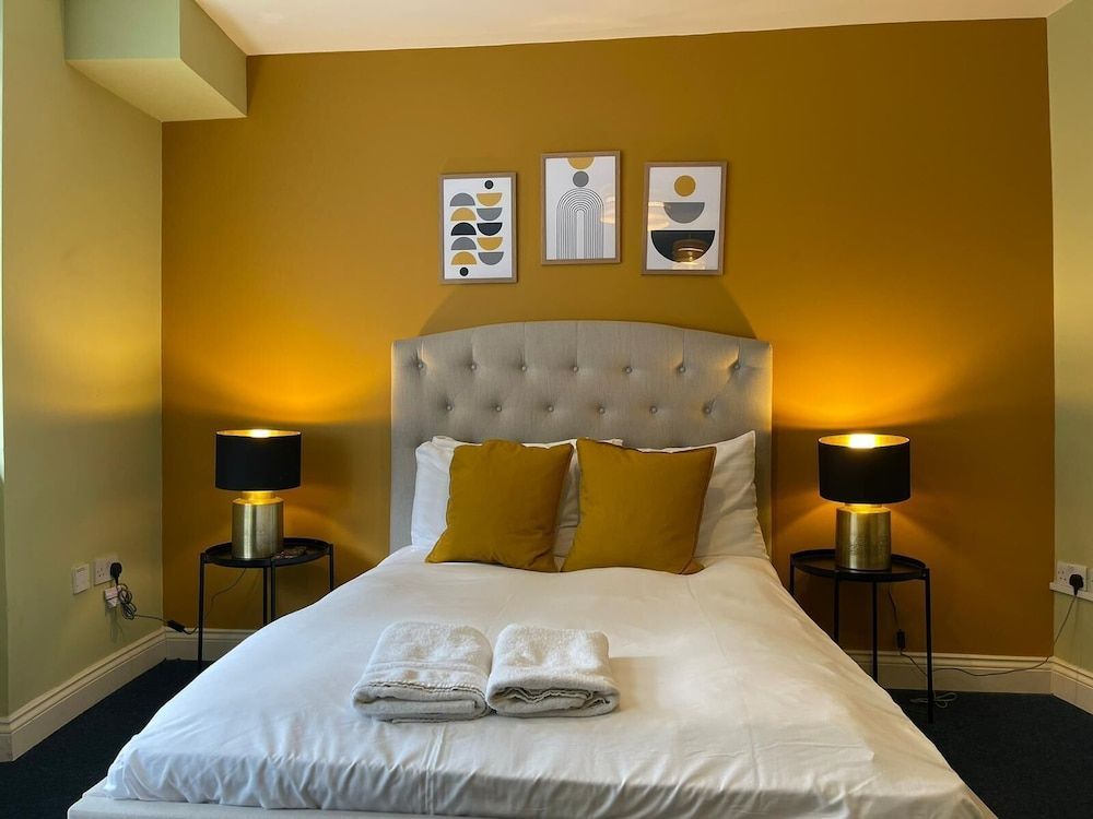 Spacious, Bright Twin Studio Apartment (can sleep up to 4) 1