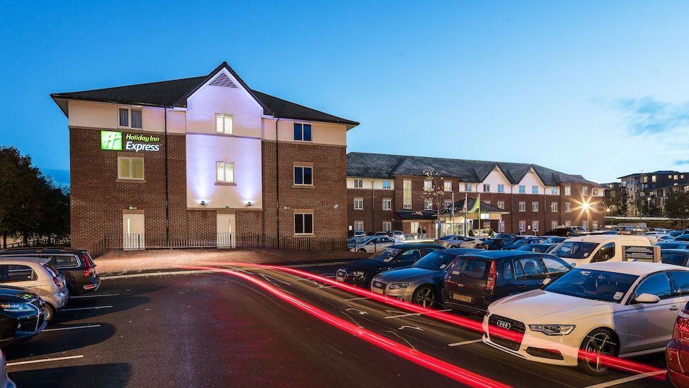 Holiday Inn Express London Gatwick - Crawley by IHG 1