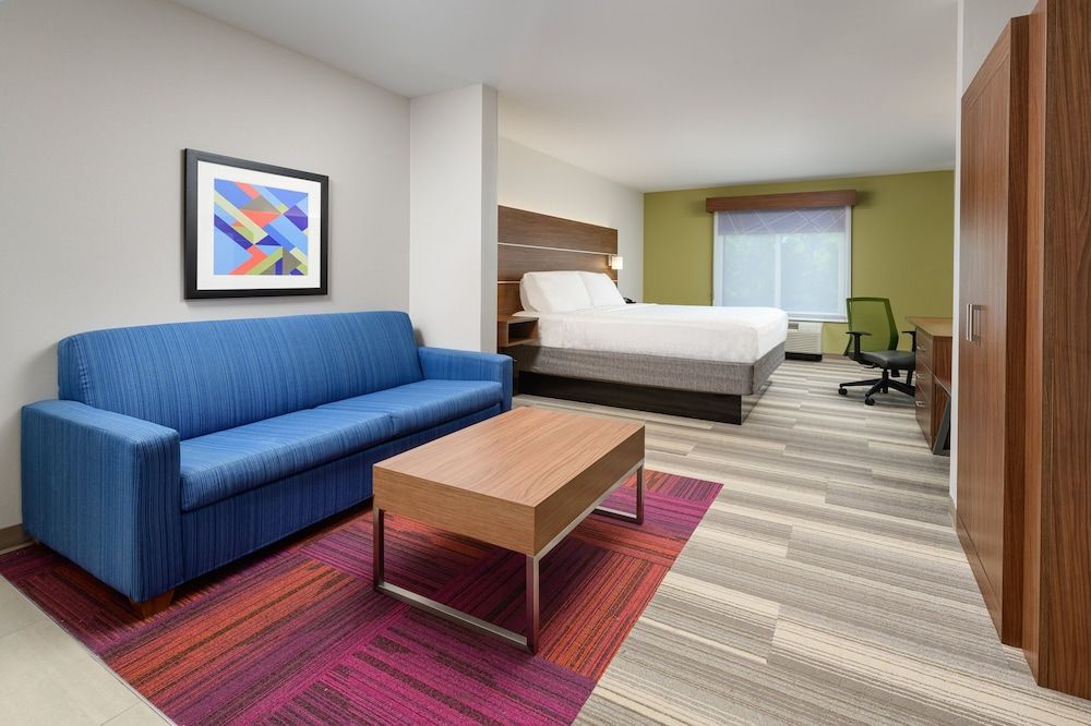 Holiday Inn Express & Suites TULLAHOMA by IHG 2