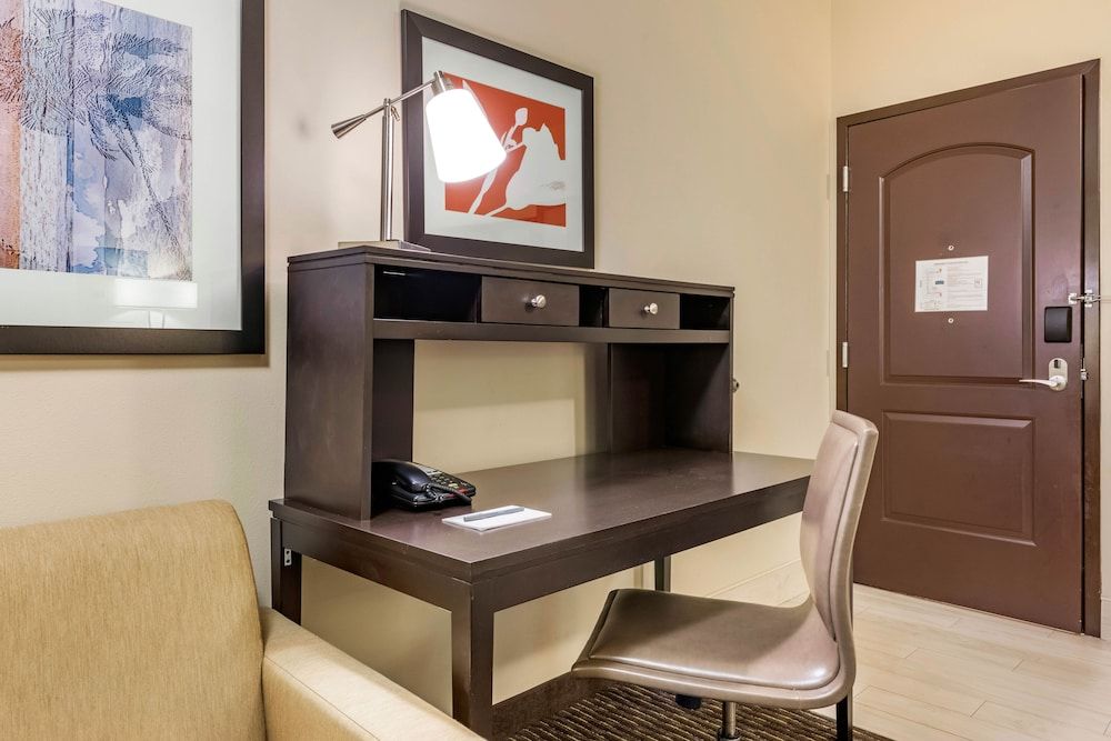 Staybridge Suites ST. PETERSBURG DOWNTOWN by IHG 2