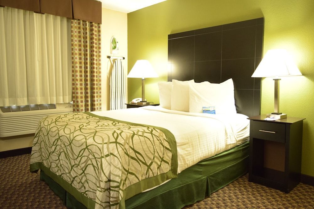 Baymont by Wyndham Holland 1