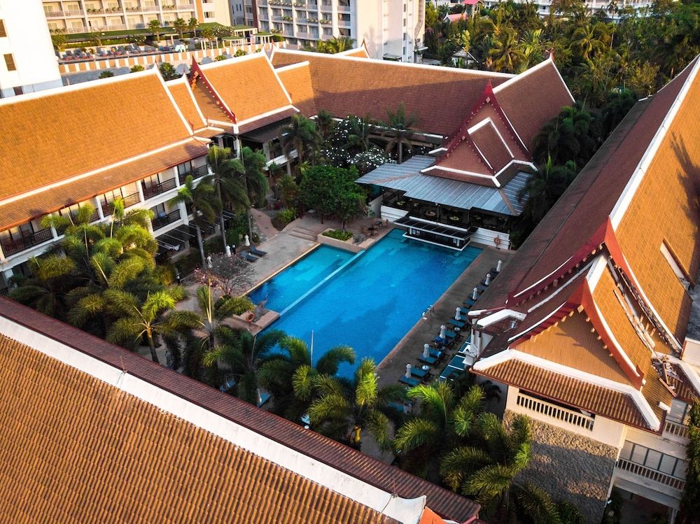 Deevana Patong Resort & Spa 1