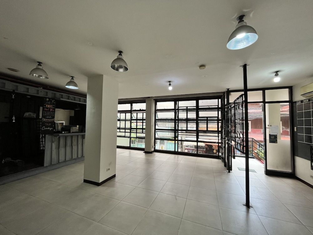 Junction Hostel Poblacion Makati Avenue 2