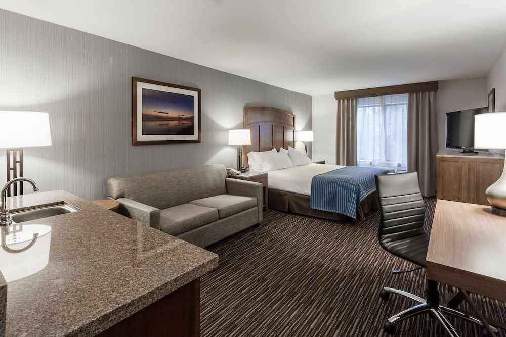 Holiday Inn Express & Suites CARPINTERIA by IHG 2