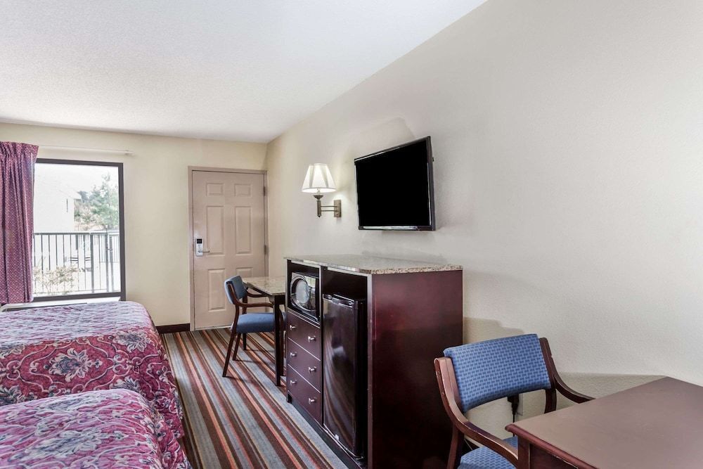 Days Inn by Wyndham Sanford 1