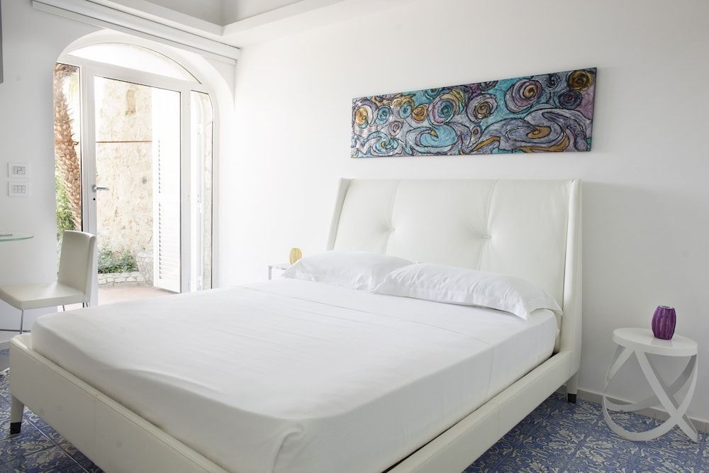 LHP Suite Executive Design Cottage Capri 1