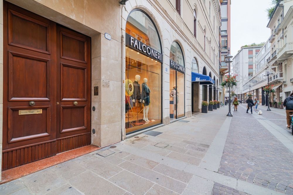 GuestHost - San Fermo Luxury Apartment 1