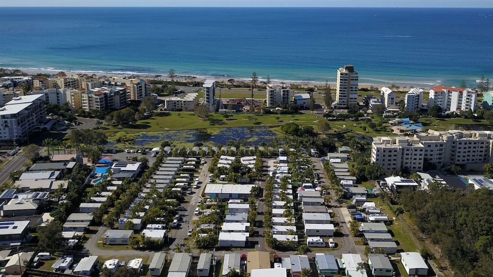 Alex Beach Cabins and Tourist Park 1
