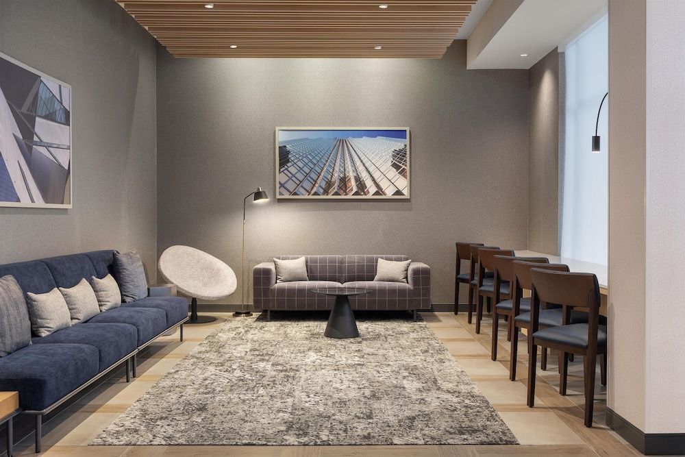 Hyatt Place Toronto Airport 2