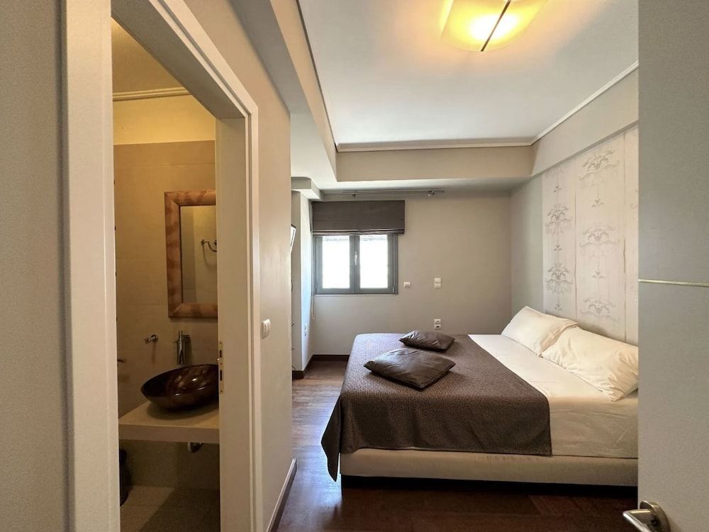 Glyfada 4BDR Penthouse Gia 2