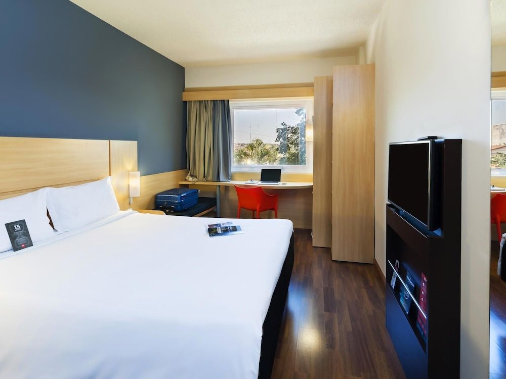 ibis Paulinia 1