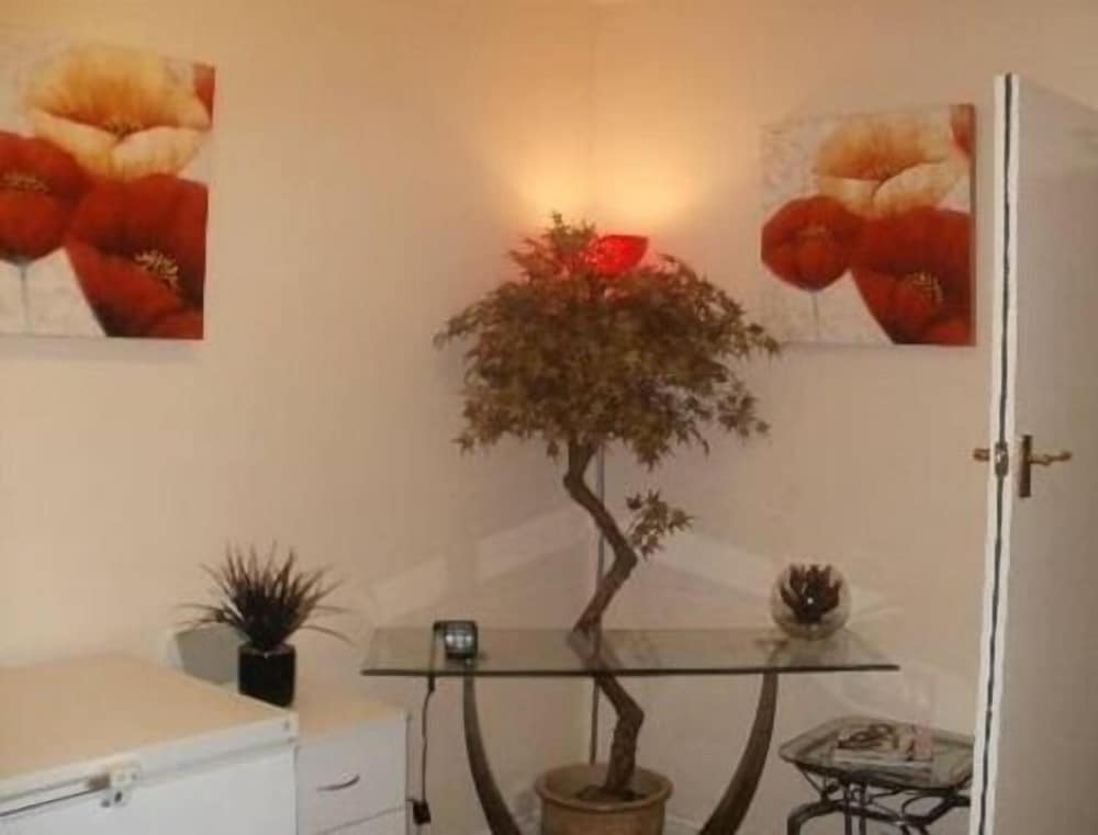 London Heathrow Guesthouse 1