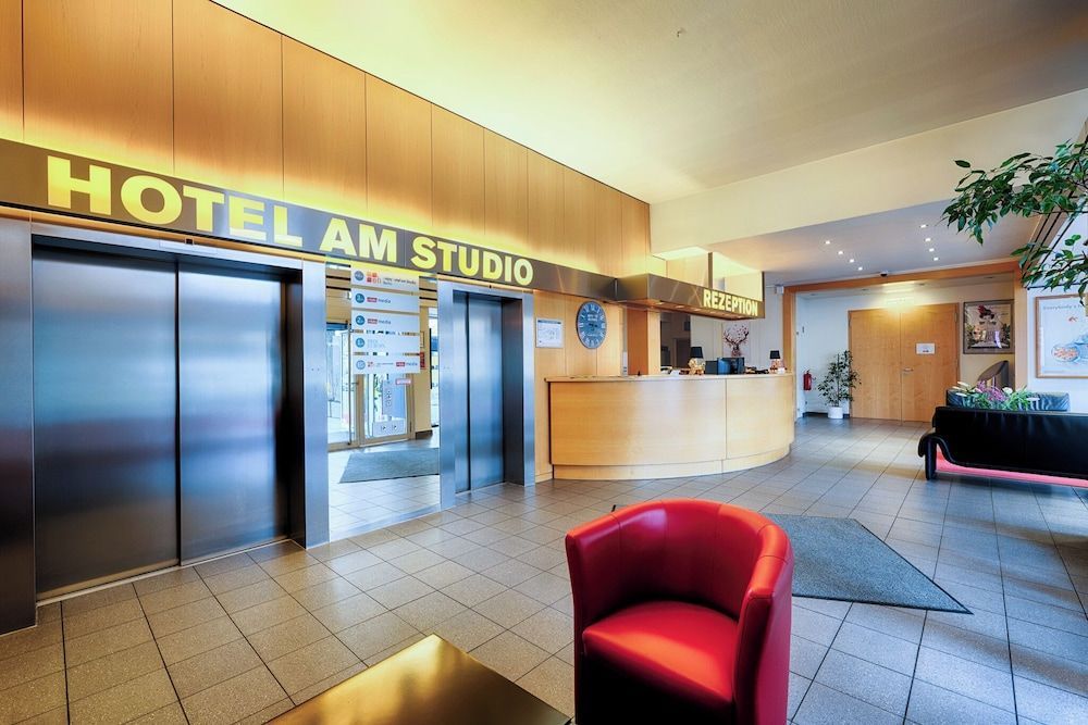 Enjoy Hotel am Studio 2