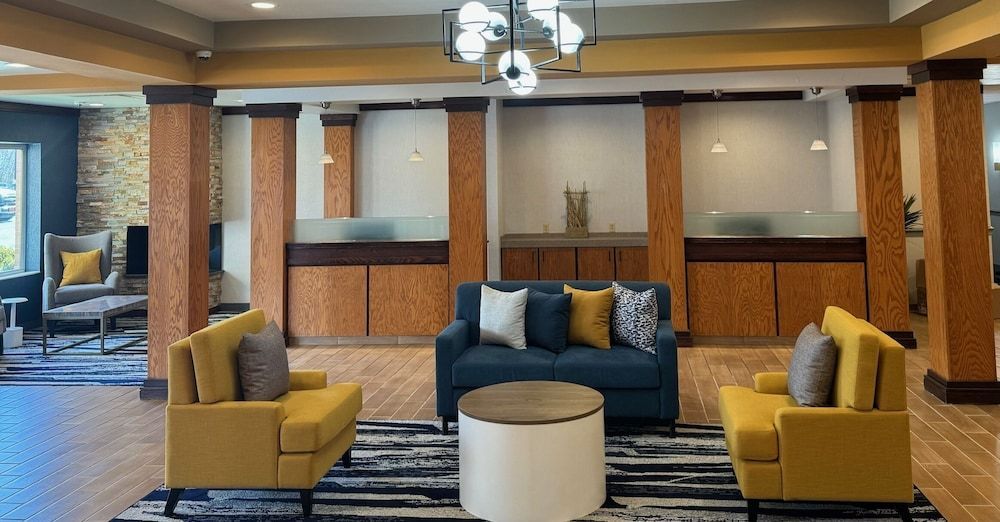 Comfort Inn & Suites Akron South 2
