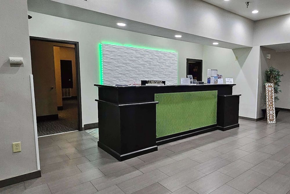 Ramada by Wyndham Burkburnett - Wichita Falls 2