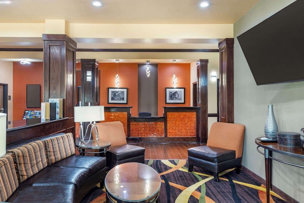 Best Western Plus Goliad Inn & Suites 2