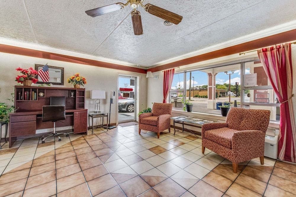 Econo Lodge Eden 1