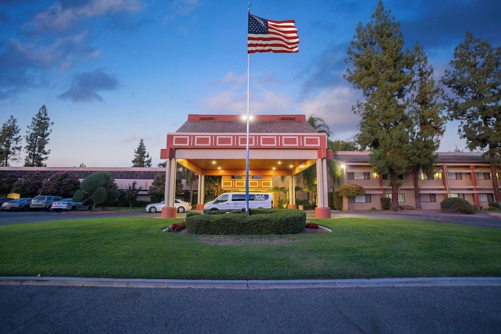 Piccadilly Inn Airport 1