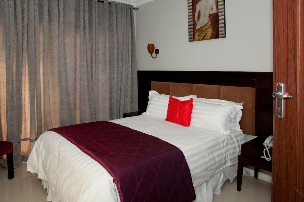 Nomads Court Lodge 2