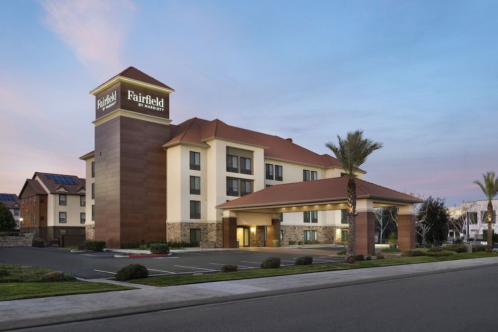 Fairfield by Marriott Inn & Suites Fresno River Park 1