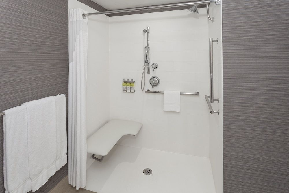 Holiday Inn Express & Suites RIVERHEAD - LONG ISLAND by IHG 2