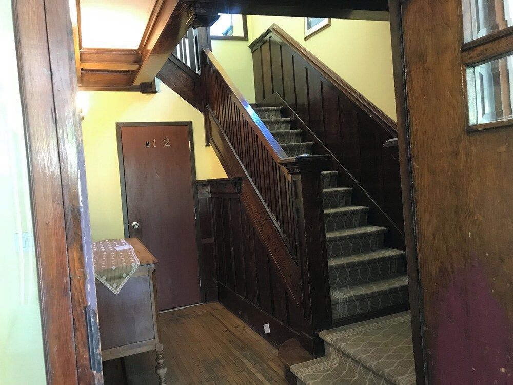 West Broadway guesthouse 2