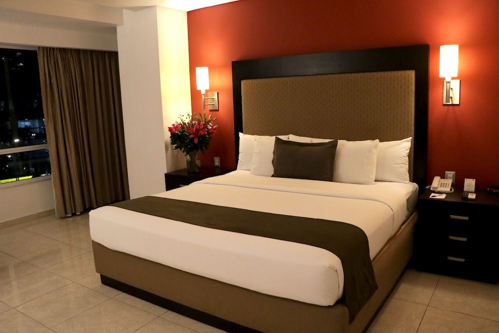Hotel & Suites PF 1