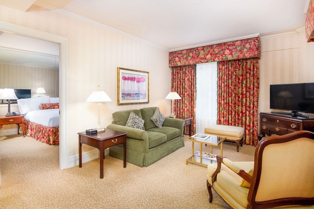 Mayflower Park Hotel 1