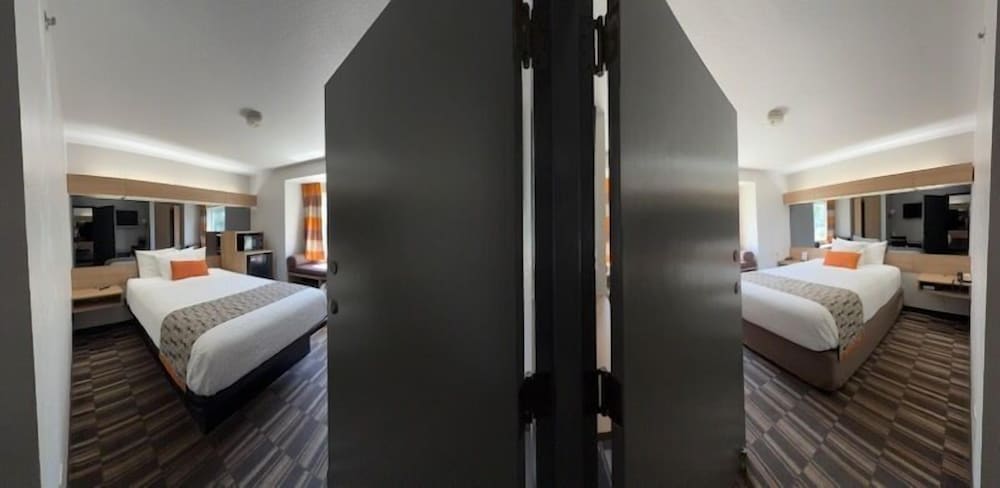 Microtel Inn & Suites by Wyndham Gatlinburg 1