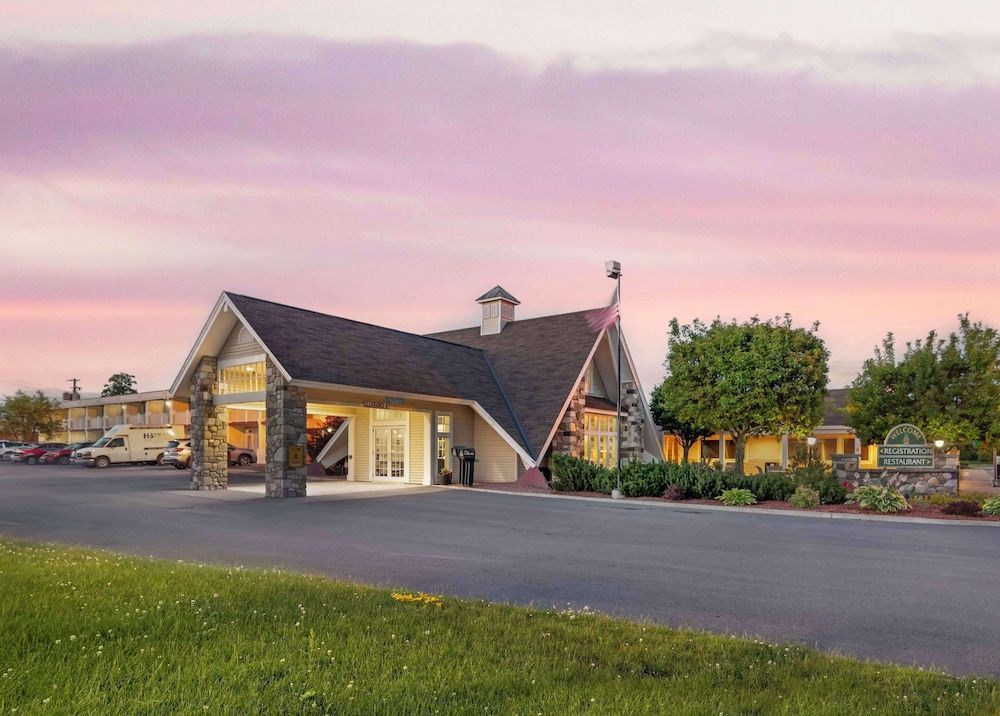 Best Western Plus Plattsburgh 1