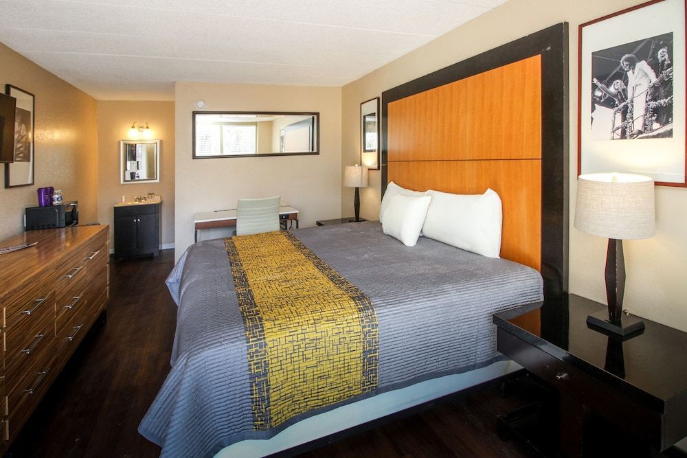 APM Inn and Suites 1