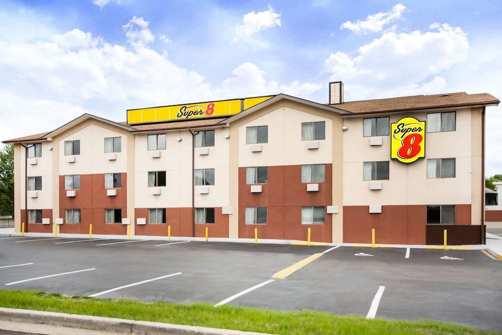 Super 8 by Wyndham Chester/Richmond Area 1