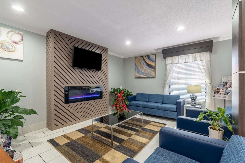 Quality Inn Cleveland North 2