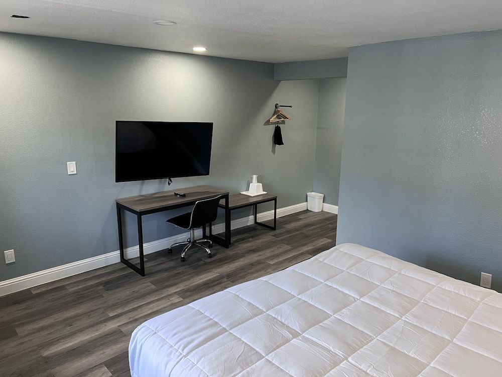 Surf City Inn and Suites 2