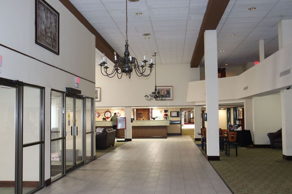 Clarion Hotel & Conference Center Lansing West 2