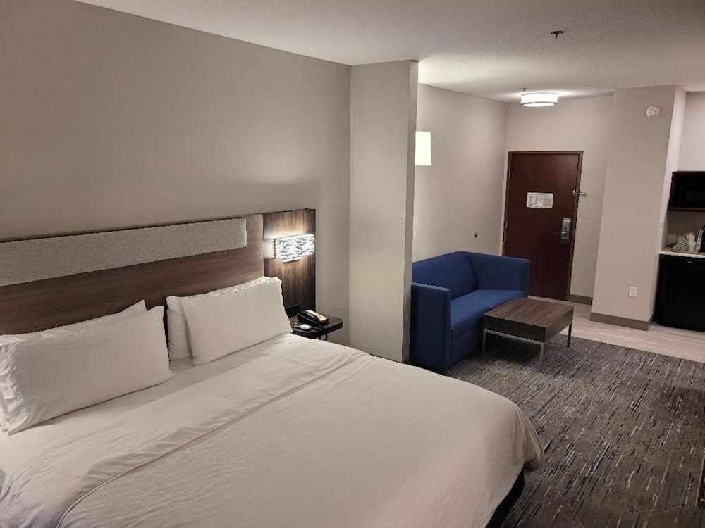 Holiday Inn Express & Suites STARKVILLE by IHG 2