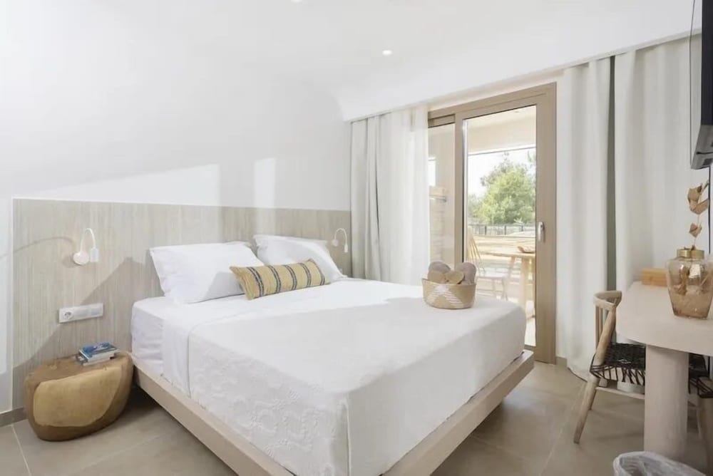 NŪSA suites & villas 1