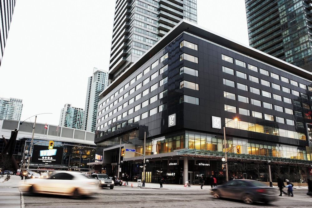 Le Germain Hotel Maple Leaf Square 1