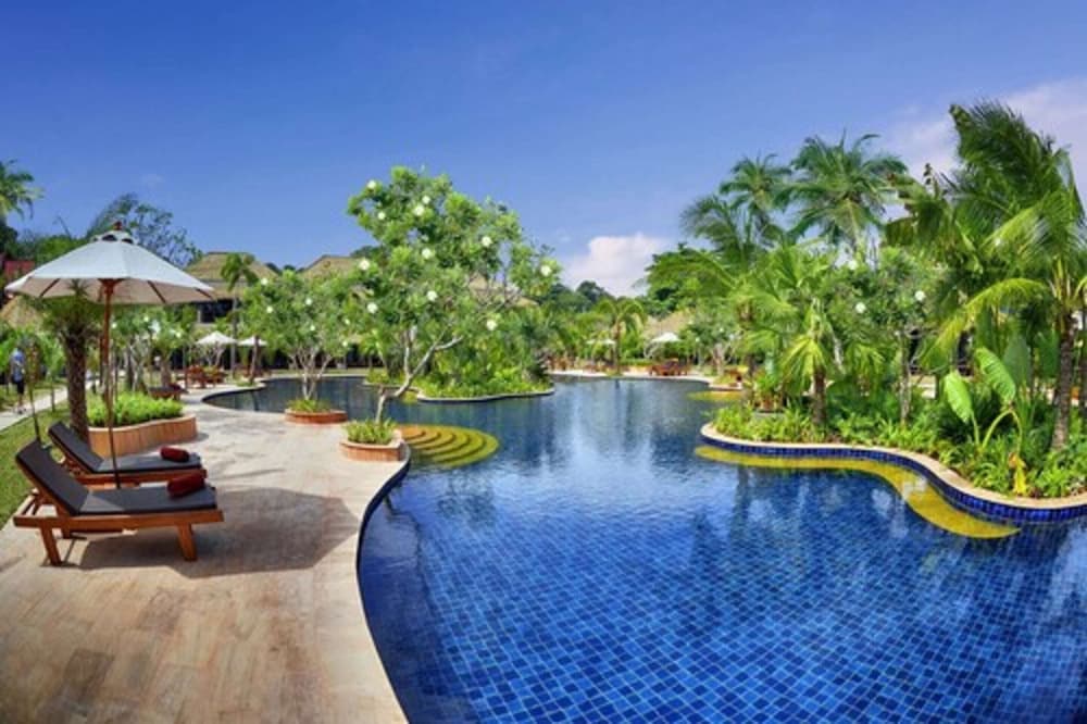 Mali Resort Sunrise Beach 1