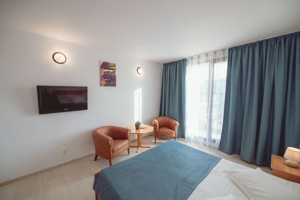 Q Hotel 2