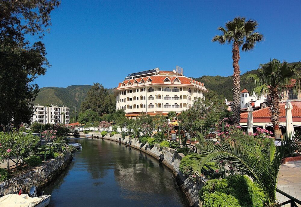 Fortuna Beach Hotel 1