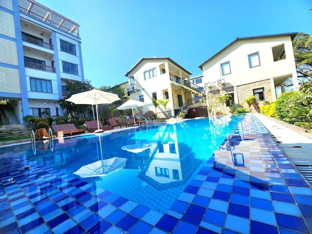 Sunny Shore Resort 1