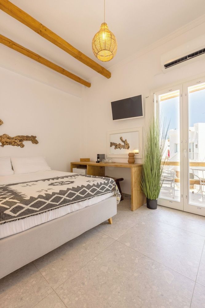 Parosquare Central Suites 1