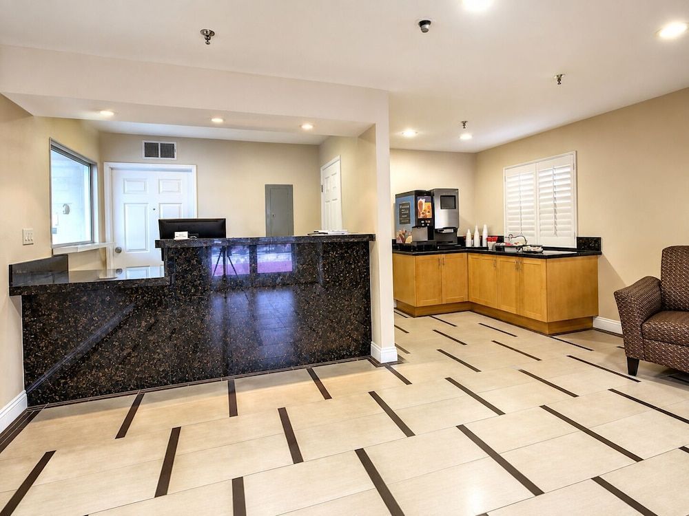 Burbank Inn and Suites 2
