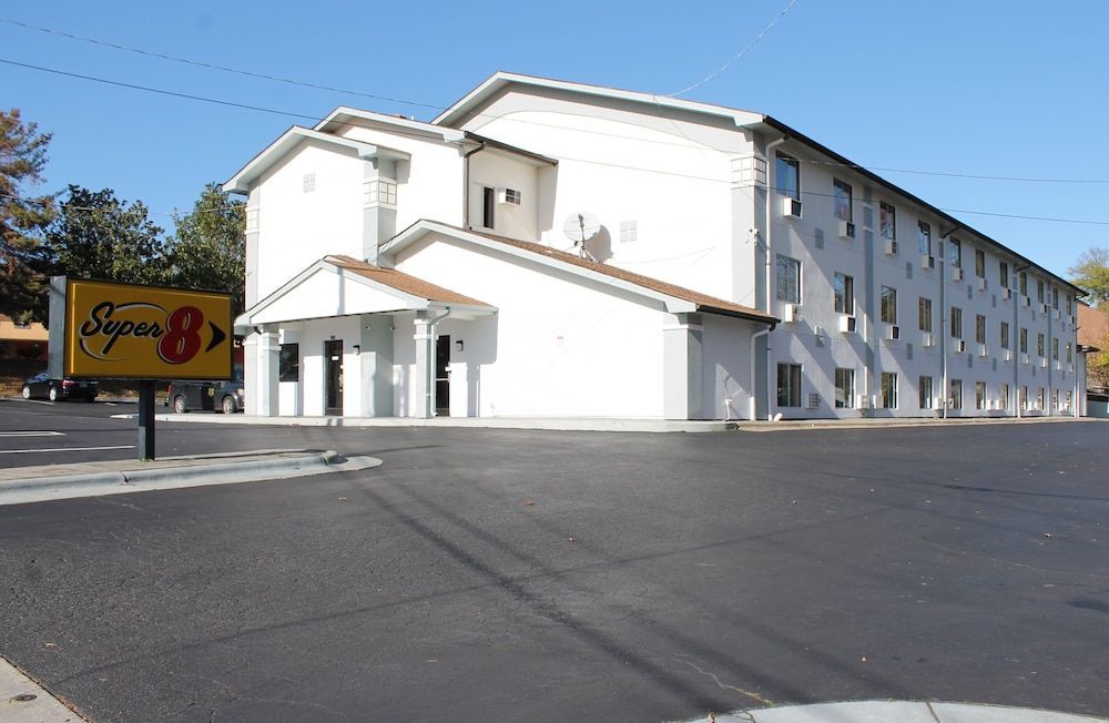 Super 8 by Wyndham Greensboro/Coliseum/Conv. 1