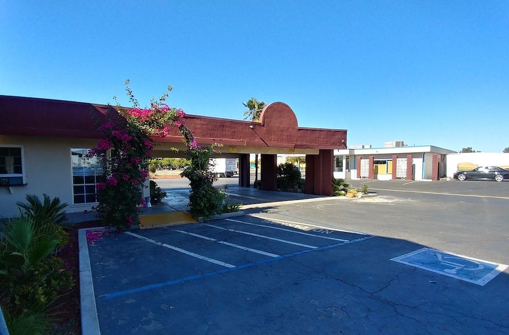 La Plaza Inn Los Banos 1