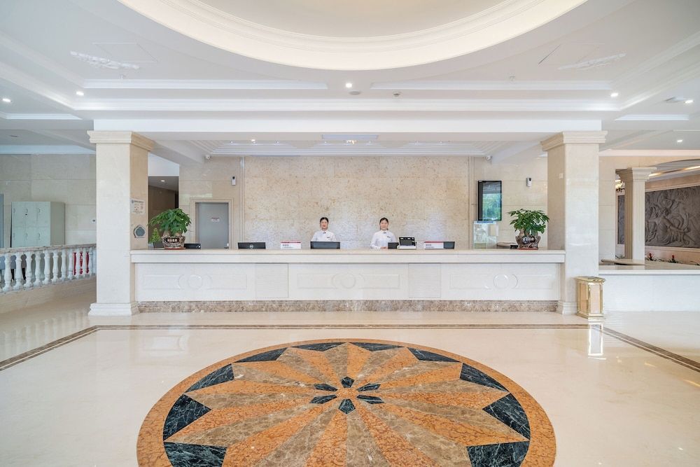 Rezen Select Shanghai International Resort 2