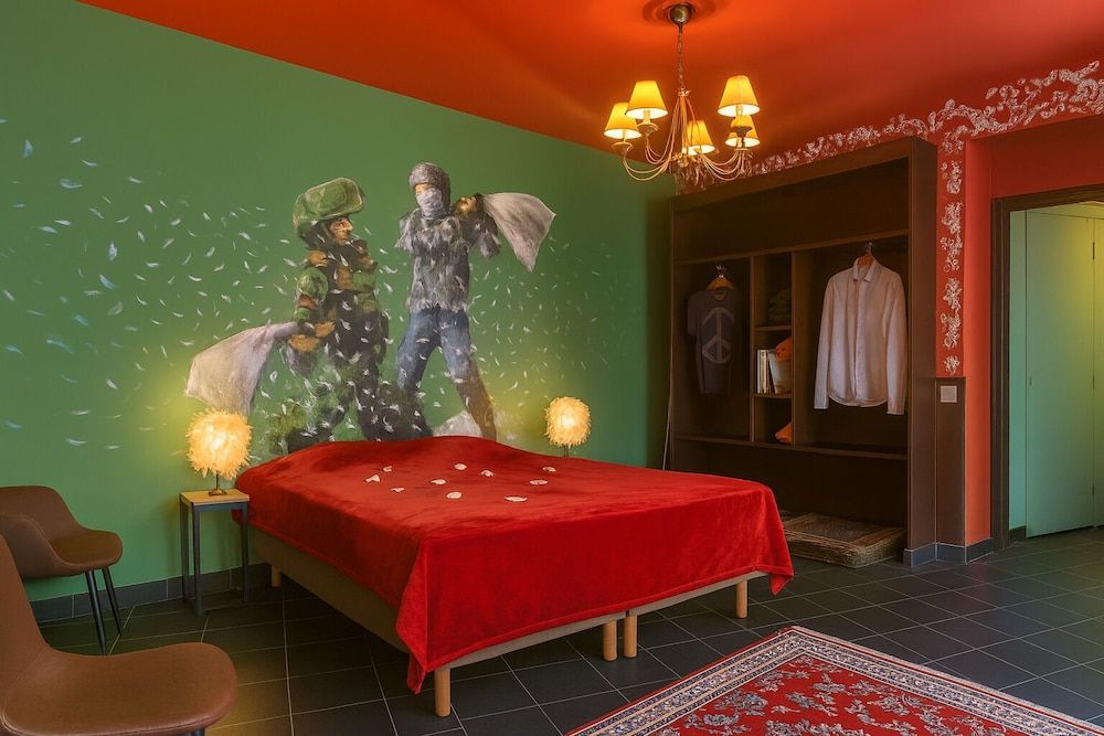 Walled off Hotel Paris 1